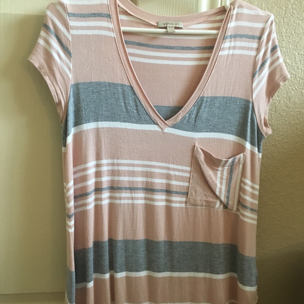 V-neck knit tee